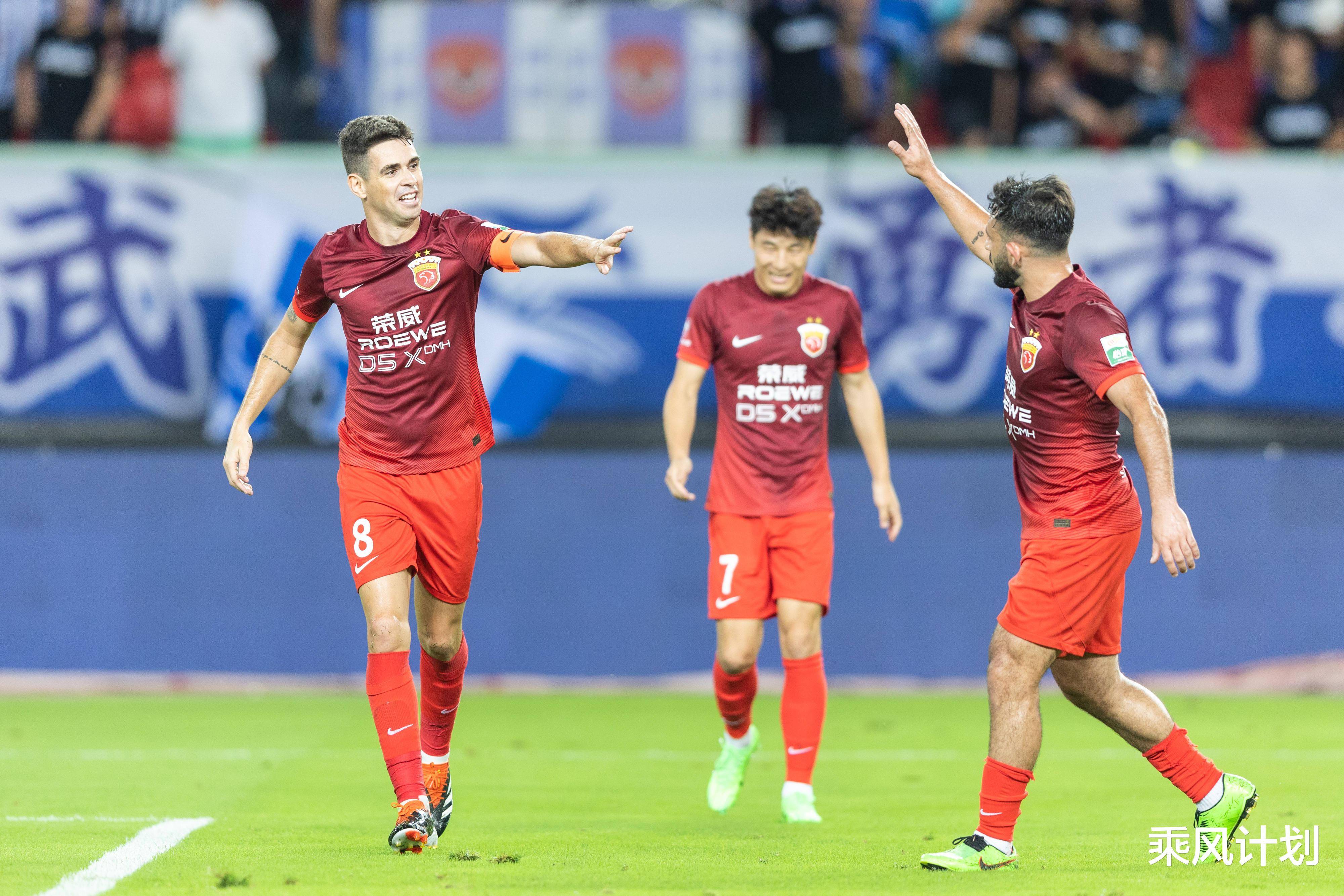 包含集结日中超传出新动向,拜仁慕尼黑迎来里程碑,管理层表态——媒体盛赞,阵容厚度经受考验的词条 包含集结日中超传出新动向,拜仁慕尼黑迎来里程碑,管理层表态——媒体盛赞,阵容厚度经受考验的词条